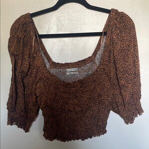 Urban Outfitters Brown Smocked Puff Sleeve Crop Blouse NWT. XL. Leopard print.